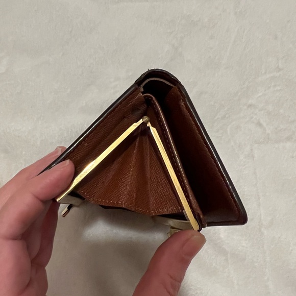 LOUIS VUITTON Kisslock Wallet! With Dust bag! 100% Authentic! Great price! - Picture 11 of 16